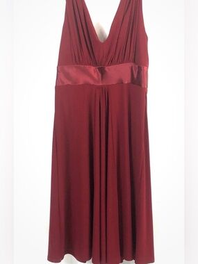 Jones Wear Dress Solid Burgundy Plunge V-Neck Front & Back Satin Empire Waist 16